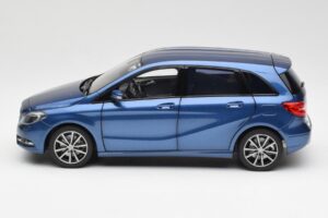 Mercedes B-Class W246 Lotus ブルー メタリック Norev 1:18 B66961410 メタル - 画像 4/8