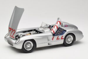 Mercedes 300 SLR W196S #722 S. Moss / D. Jenkinson Mille Miglia Winner 1955 Maisto 1:18 536887 メタル - 画像 2/8
