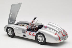 Mercedes 300 SLR W196S #722 S. Moss / D. Jenkinson Mille Miglia Winner 1955 Maisto 1:18 536887 メタル - 画像 5/8