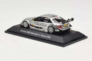 Mercedes C-Class C204 #8 R. Schumacher HWA DTM 2010 Minichamps 1:43 B66961414 メタル - 画像 3/4