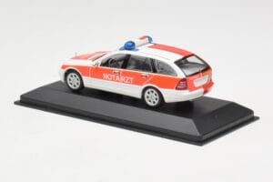 Mercedes C-Class S203 Notarzt Minichamps 1:43 430030190 メタル - 画像 3/4
