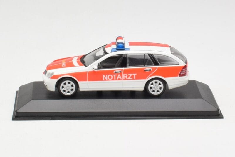 Mercedes C-Class S203 Notarzt Minichamps 1:43 430030190 メタル