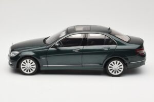 Mercedes C-Class W204 Avantgarde ダークグリーン AUTOart 1:18 B66962366 メタル - 画像 4/8