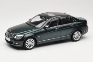 Mercedes C-Class W204 Avantgarde ダークグリーン AUTOart 1:18 B66962366 メタル