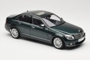 Mercedes C-Class W204 Avantgarde ダークグリーン AUTOart 1:18 B66962366 メタル - 画像 6/8
