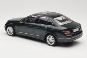 Mercedes C-Class W204 Avantgarde ダークグリーン AUTOart 1:18 B66962366 メタル - 画像 7/8