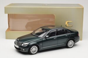 Mercedes C-Class W204 Avantgarde ダークグリーン AUTOart 1:18 B66962366 メタル - 画像 8/8