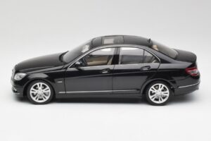 Mercedes C-Class W204 Avantgarde オブシディアンブラック AUTOart 1:18 76264-R1 メタル - 画像 4/8