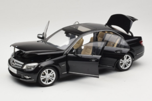 Mercedes C-Class W204 Obsidian Black AUTOart 1:18 B66962367 メタル - 画像 2/8