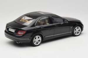 Mercedes C-Class W204 Obsidian Black AUTOart 1:18 B66962367 メタル - 画像 3/8
