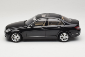 Mercedes C-Class W204 Obsidian Black AUTOart 1:18 B66962367 メタル - 画像 4/8