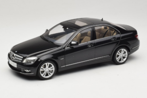 Mercedes C-Class W204 Obsidian Black AUTOart 1:18 B66962367 メタル