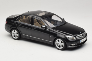 Mercedes C-Class W204 Obsidian Black AUTOart 1:18 B66962367 メタル - 画像 6/8