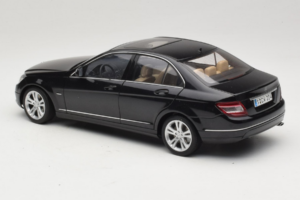 Mercedes C-Class W204 Obsidian Black AUTOart 1:18 B66962367 メタル - 画像 7/8
