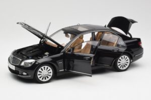Mercedes C-Class W204 Obsidian ブラック AUTOart 1:18 B66962365 メタル - 画像 2/8