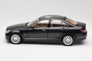 Mercedes C-Class W204 Obsidian ブラック AUTOart 1:18 B66962365 メタル - 画像 4/8