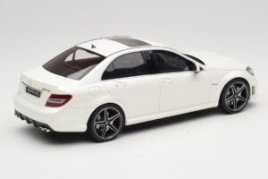 Mercedes C63 AMG W204 Diamond White GT Spirit 1:18 GT928 レジン - 画像 2/6