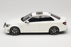 Mercedes C63 AMG W204 Diamond White GT Spirit 1:18 GT928 レジン - 画像 3/6