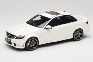 Mercedes C63 AMG W204 Diamond White GT Spirit 1:18 GT928 レジン