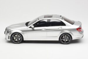 Mercedes C63 AMG W204 シルバー GT Spirit 1:18 GT462 レジン - 画像 3/6