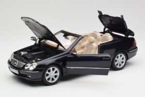 Mercedes CLK 500 W209 カブリオレ ダークブルーメタリック Kyosho 1:18 B66962174 メタル - 画像 2/9