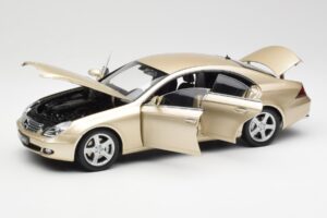 Mercedes CLS C219 ライトベージュゴールド Kyosho 1:18 08401LBE メタル - 画像 2/8