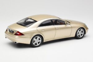 Mercedes CLS C219 ライトベージュゴールド Kyosho 1:18 08401LBE メタル - 画像 3/8