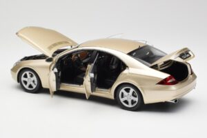 Mercedes CLS C219 ライトベージュゴールド Kyosho 1:18 08401LBE メタル - 画像 5/8