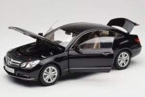 Mercedes E-Class Coupe C207 Obsidian Black Metallic Norev 1:18 B66962418 メタル - 画像 2/8