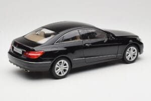 Mercedes E-Class Coupe C207 Obsidian Black Metallic Norev 1:18 B66962418 メタル - 画像 3/8