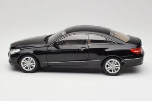 Mercedes E-Class Coupe C207 Obsidian Black Metallic Norev 1:18 B66962418 メタル - 画像 4/8