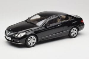 Mercedes E-Class Coupe C207 Obsidian Black Metallic Norev 1:18 B66962418 メタル