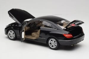 Mercedes E-Class Coupe C207 Obsidian Black Metallic Norev 1:18 B66962418 メタル - 画像 5/8