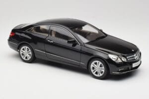 Mercedes E-Class Coupe C207 Obsidian Black Metallic Norev 1:18 B66962418 メタル - 画像 6/8