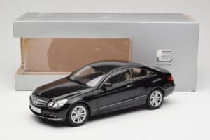 Mercedes E-Class Coupe C207 Obsidian Black Metallic Norev 1:18 B66962418 メタル - 画像 8/8