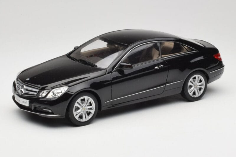 Mercedes E-Class Coupe C207 Obsidian Black Metallic Norev 1:18 B66962418 メタル