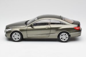 Mercedes E-Class Coupe C207 Titanite グレー メタリック Minichamps 1:18 B66962419 メタル - 画像 4/8