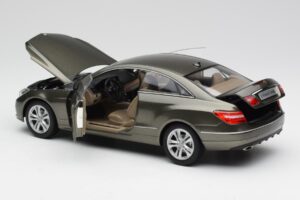 Mercedes E-Class Coupe C207 Titanite グレー メタリック Minichamps 1:18 B66962419 メタル - 画像 5/8