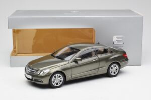Mercedes E-Class Coupe C207 Titanite グレー メタリック Minichamps 1:18 B66962419 メタル - 画像 8/8