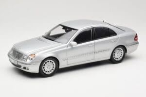 Mercedes E-Class W211 シルバー Kyosho 1:18 Mercedes E-Class W211 シルバー Kyosho 1:18 B66962146 メタル