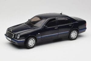 Mercedes E-Class W210 E320 ブラック Sun Star 1:18 1151 メタル