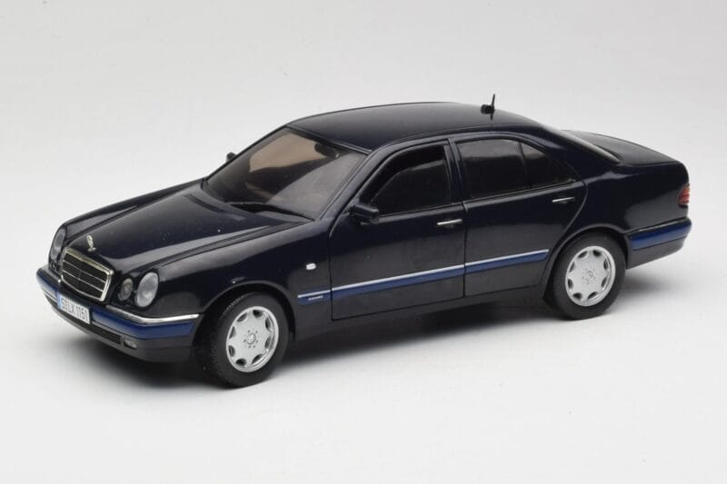 Mercedes E-Class W210 E320 ブラック Sun Star 1:18 1151 メタル