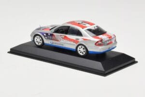 Mercedes E-Class W211 #11 Bluetec Paris-Beijing 2006 Minichamps 1:43 B66962267-R メタル - 画像 3/4