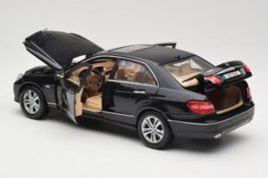 Mercedes E-Class W211 ブラック Maisto 1:18 31172 メタル - 画像 5/8