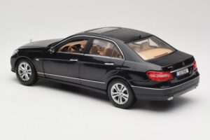 Mercedes E-Class W211 ブラック Maisto 1:18 31172 メタル - 画像 7/8