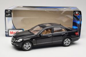 Mercedes E-Class W211 ブラック Maisto 1:18 31172 メタル - 画像 8/8