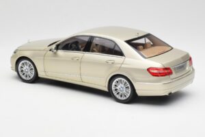 Mercedes E-Class W212 Elegance Pearl ベージュ メタリック Minichamps 1:18 B66960215 メタル - 画像 7/8