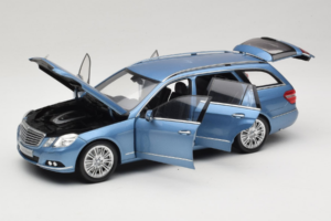 Mercedes E-Class W212 Estate Indigolith Metallic Blue Minichamps 1:18 B66962449 メタル - 画像 2/8