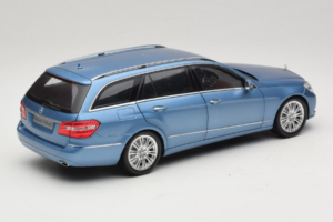 Mercedes E-Class W212 Estate Indigolith Metallic Blue Minichamps 1:18 B66962449 メタル - 画像 3/8