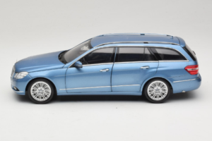 Mercedes E-Class W212 Estate Indigolith Metallic Blue Minichamps 1:18 B66962449 メタル - 画像 4/8